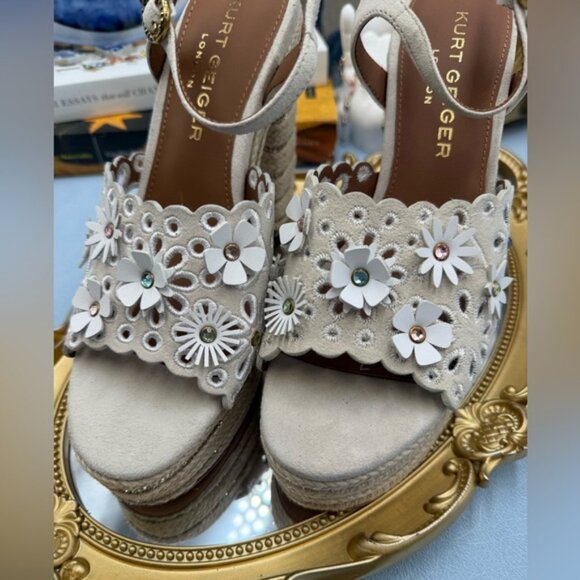 🆕 KURT GEIGER LONDON 🧿 NWOB Flower Platform Sandal, Bone Suede Sz EU 37 US 7 - Picture 14 of 16